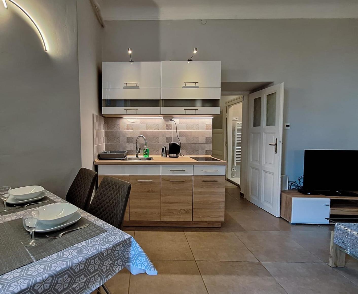 Modern Parkside Garden View Apartment Budapeste Exterior foto